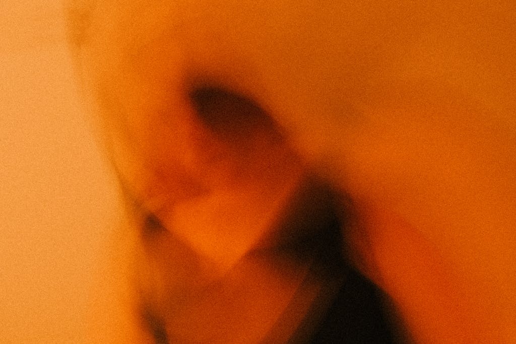 lufanest Dynamic blurred image with warm orange tones and abstract motion effects.
