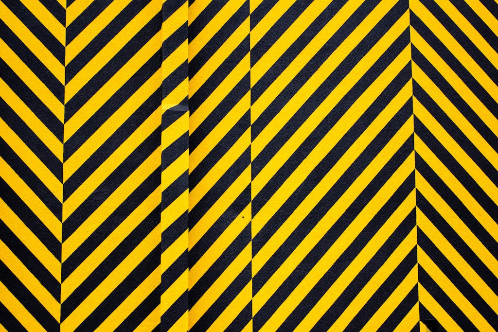 VentsMagazine Dynamic yellow and black patterned background with bold diagonal stripes for creative design use.